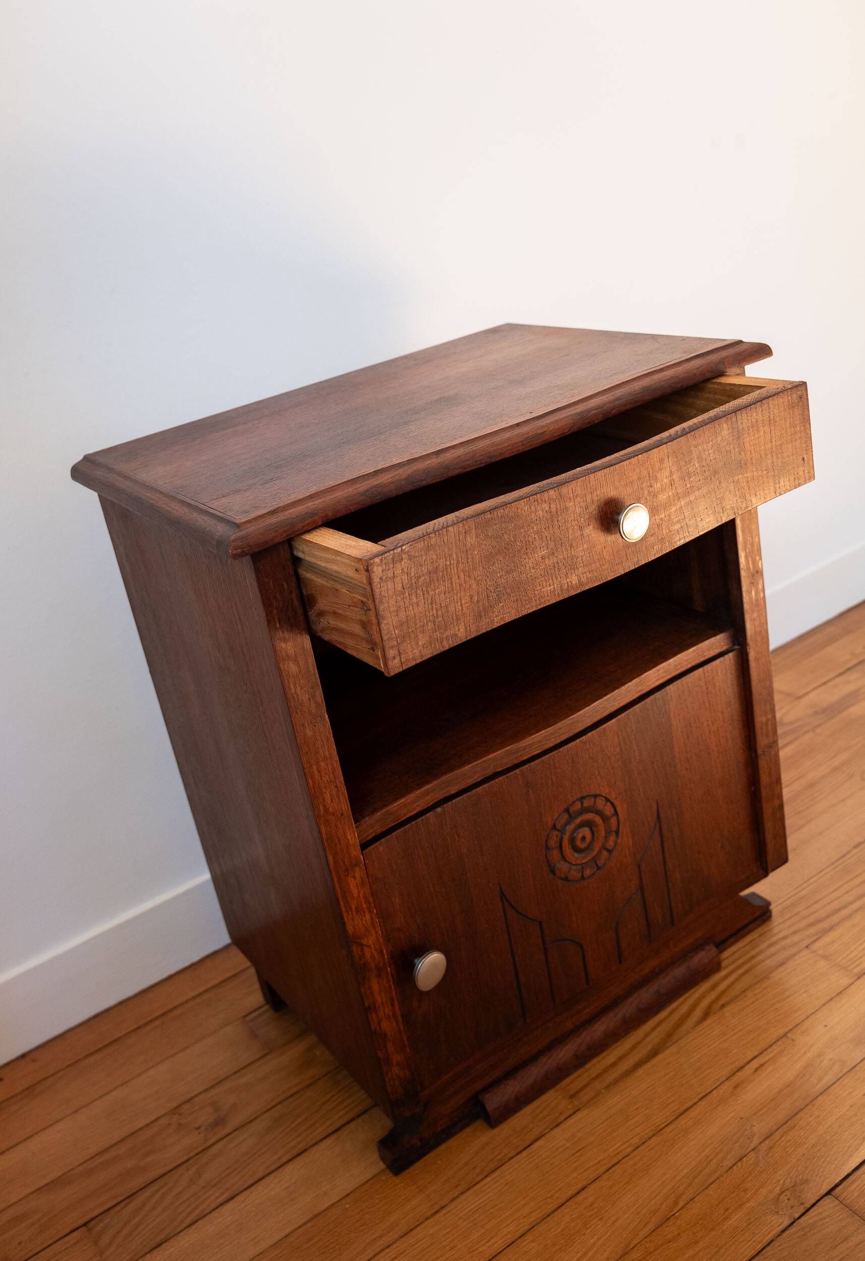 Chevet en bois sculpté - Art Déco, années 30-40