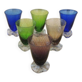 6 anciens verres à liqueur en verre coloré