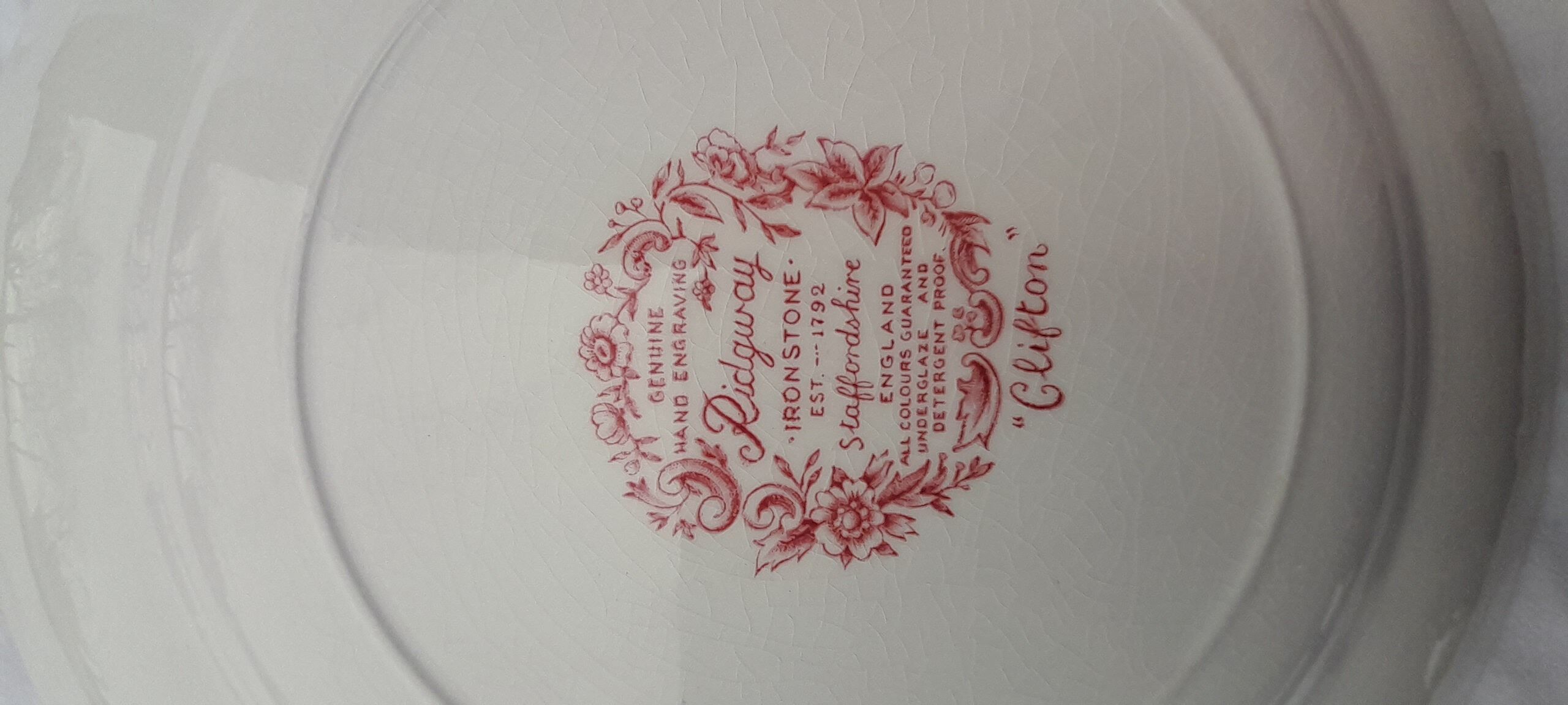 Flat earthenware plate Staffordshire Ridgway Ironstone model Clifton diam 25 cm