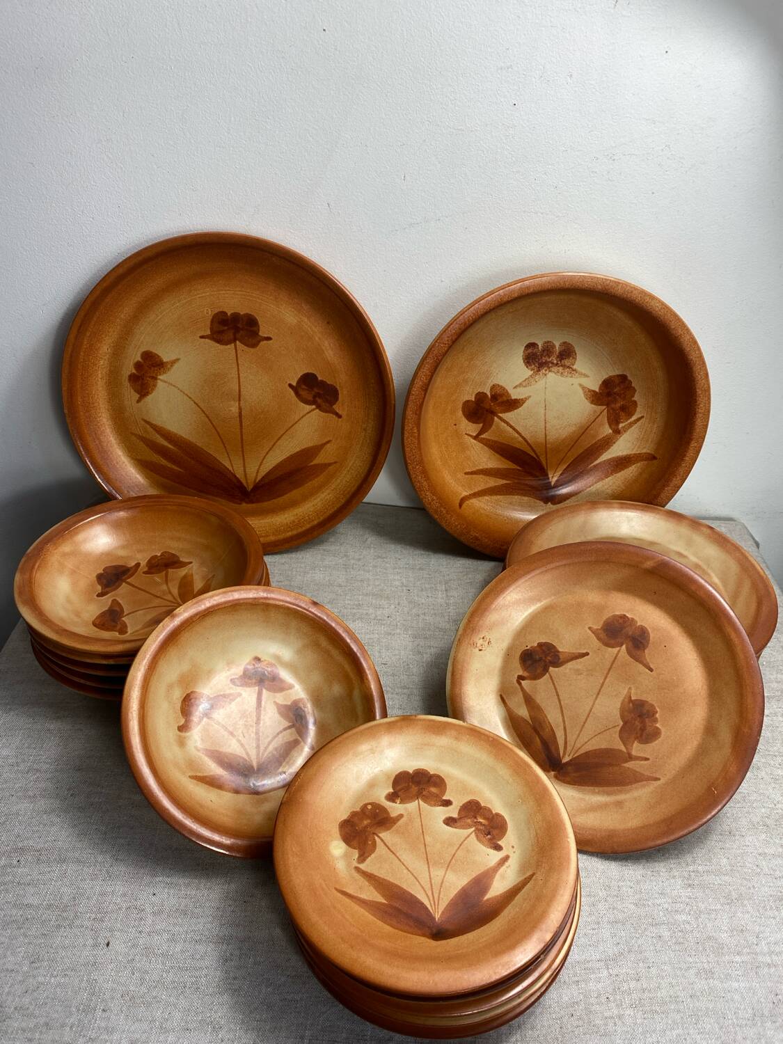 Glazed stoneware table service
