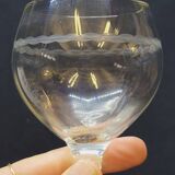 8 verres a vin en verre taillé ciselé
