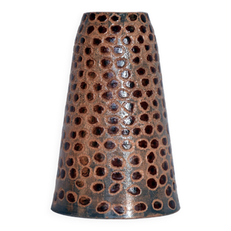 Point de vin sandstone vase