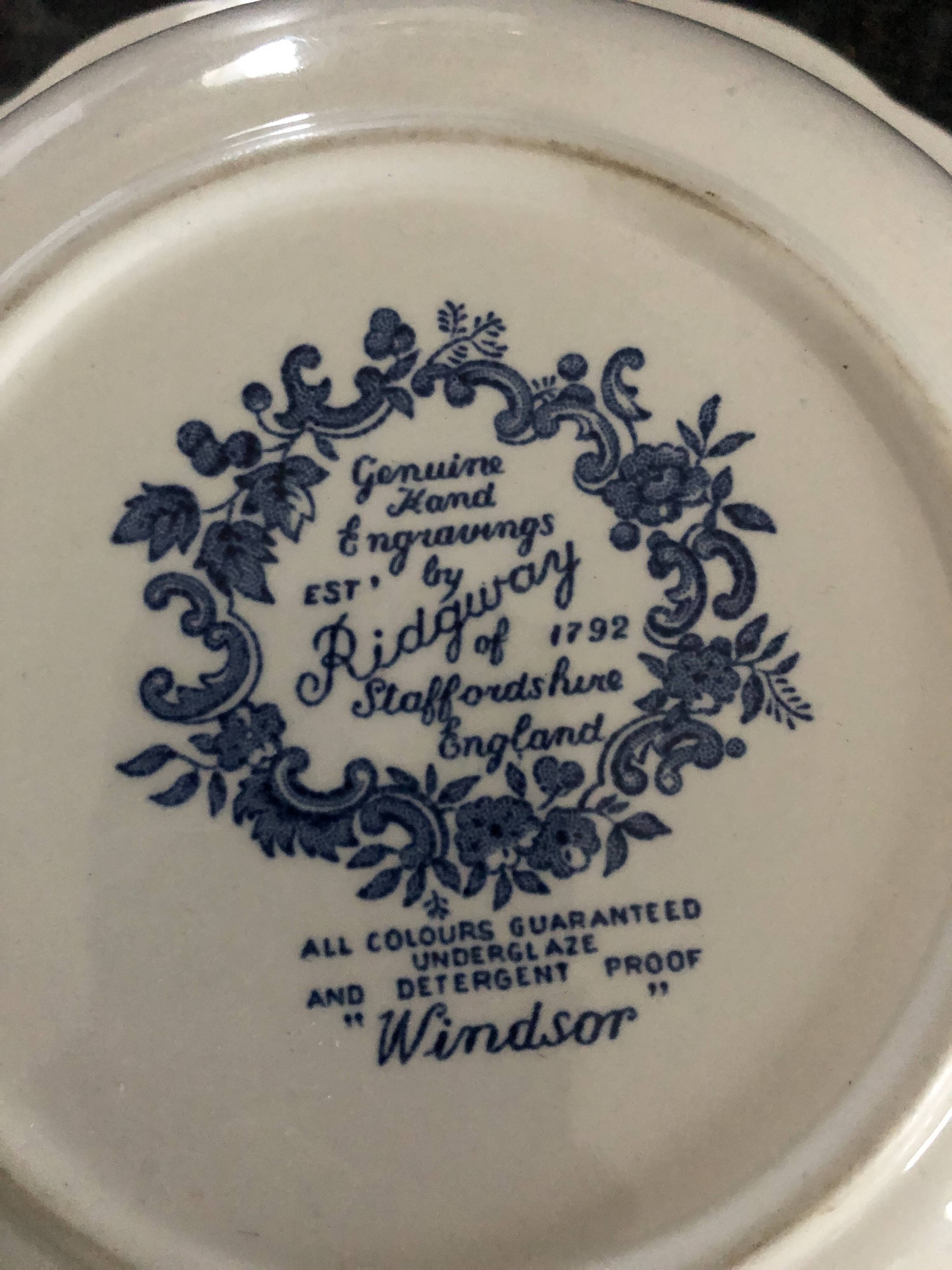 Staffordshire Ridgway porcelain salad bowl or dish model Windsor