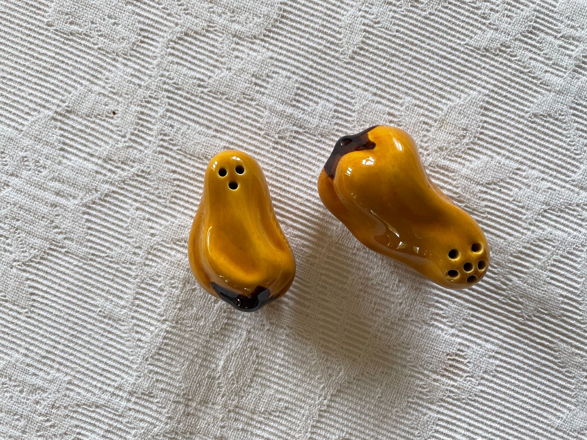 Pepper salt shaker ceramic vegetable