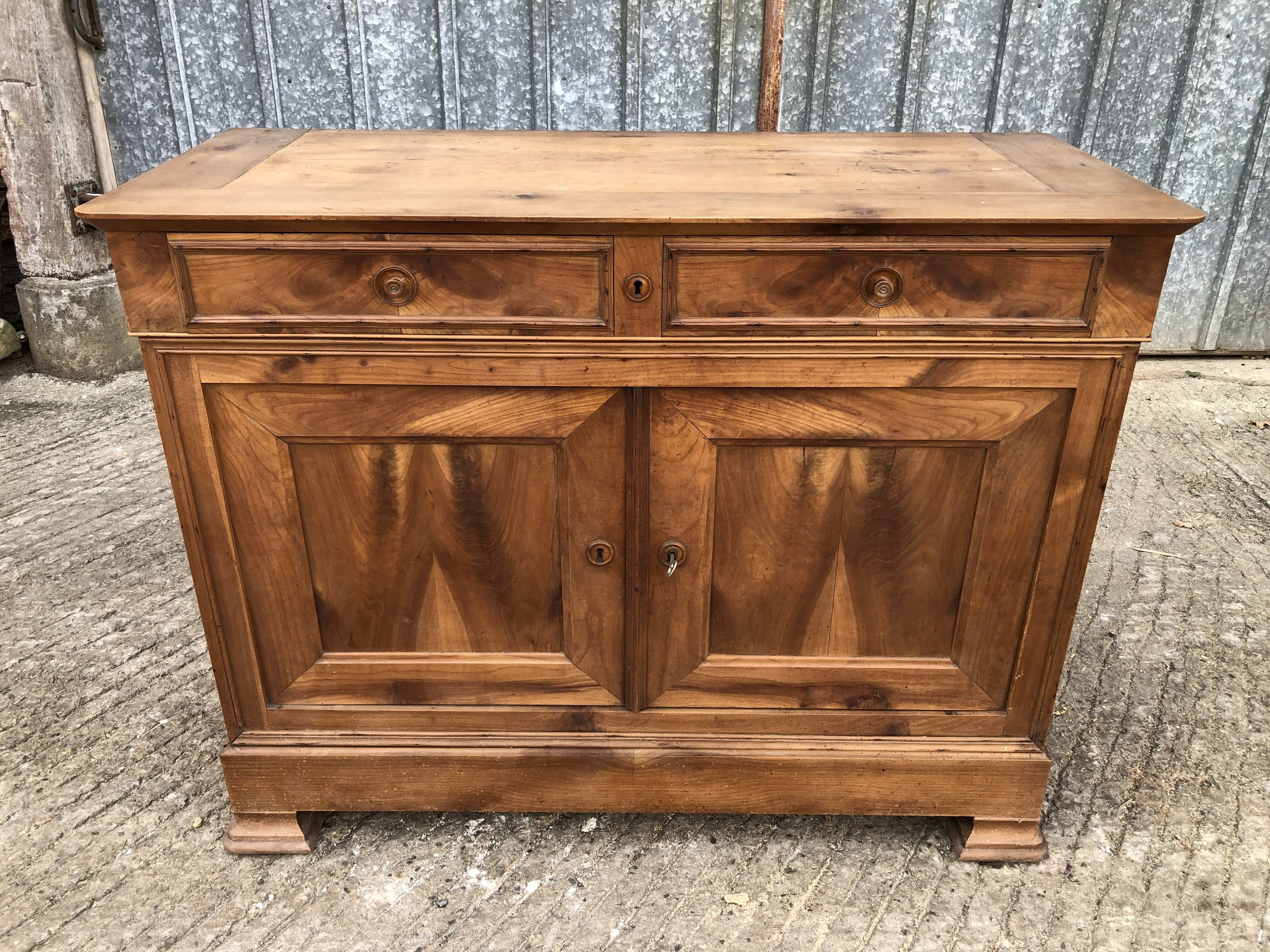 Antique low sideboard in solid cherry wood with 2 doors and 3 drawers