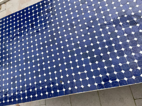 Table de jardin en zellige