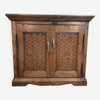 Low oak sideboard from the 18th century