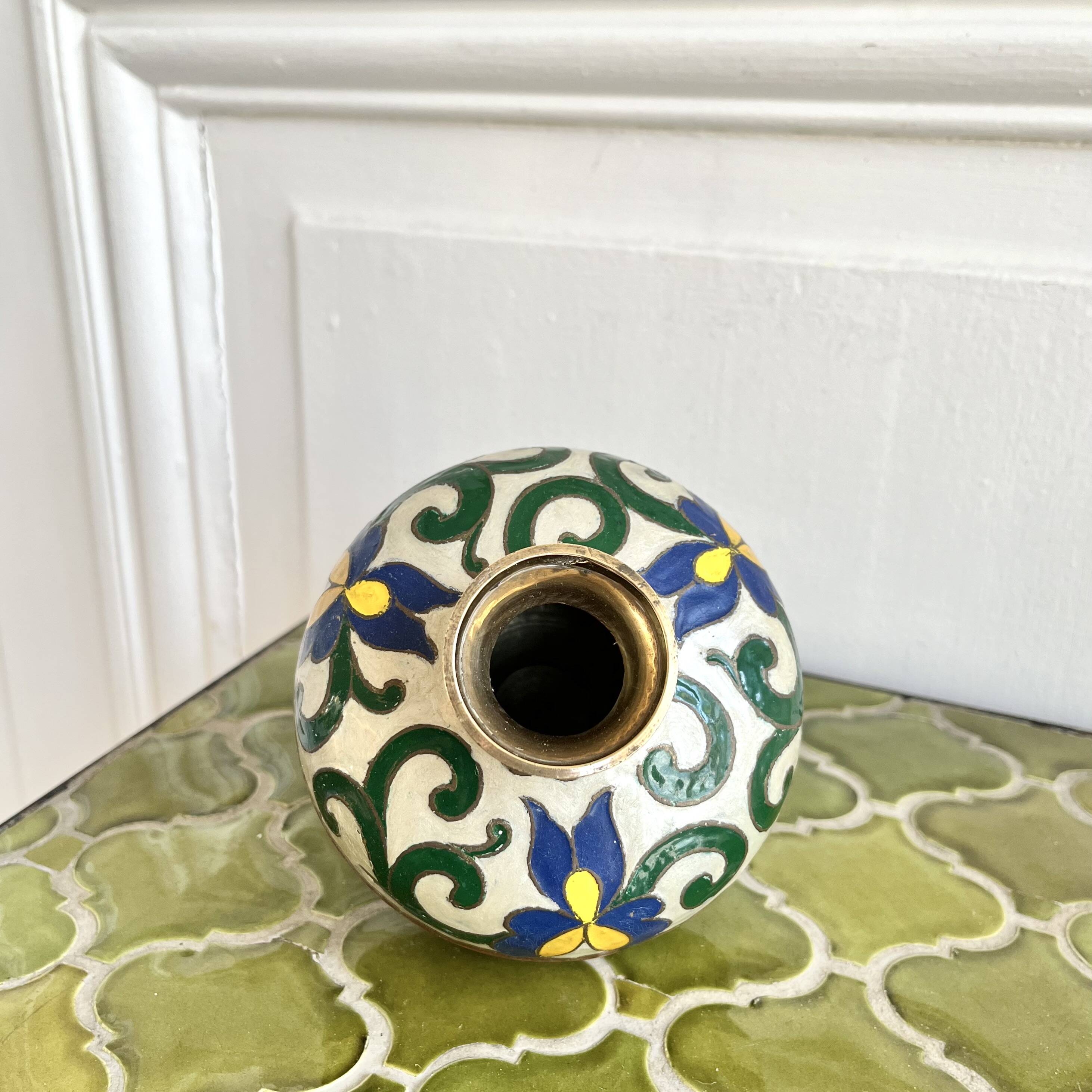 vase laiton émail cloisonné décor d'iris