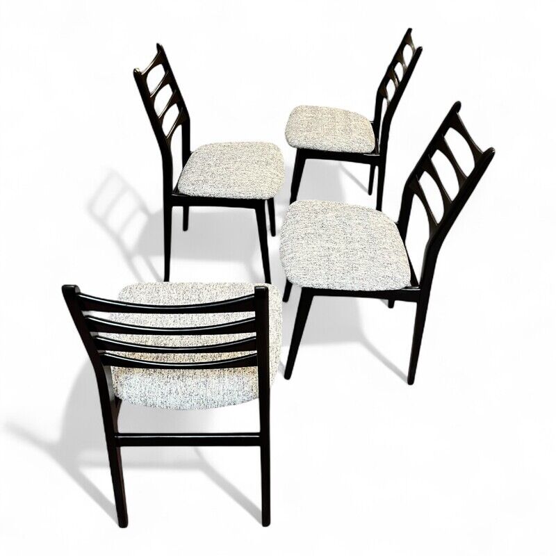 Série de 4 chaises en bois laqué noir, 1960