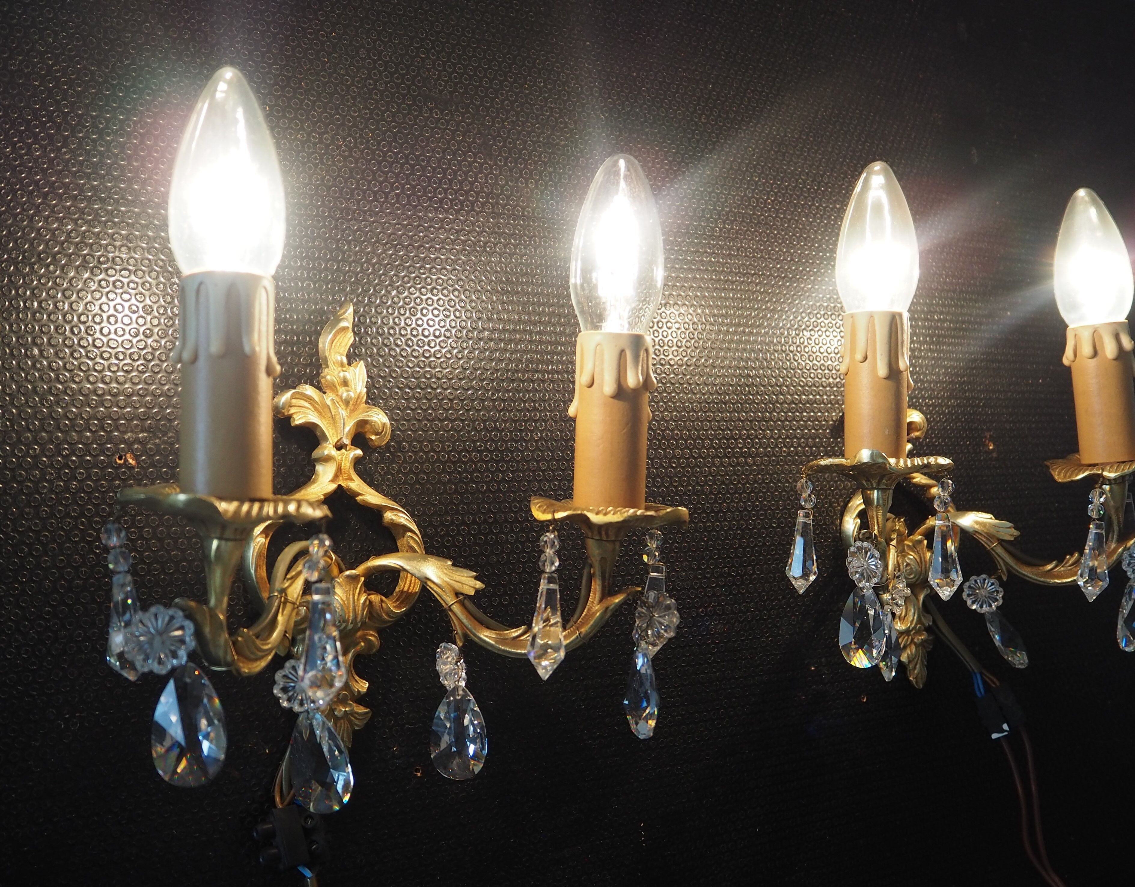 Pair of gilded bronze sconces and crystal pendants