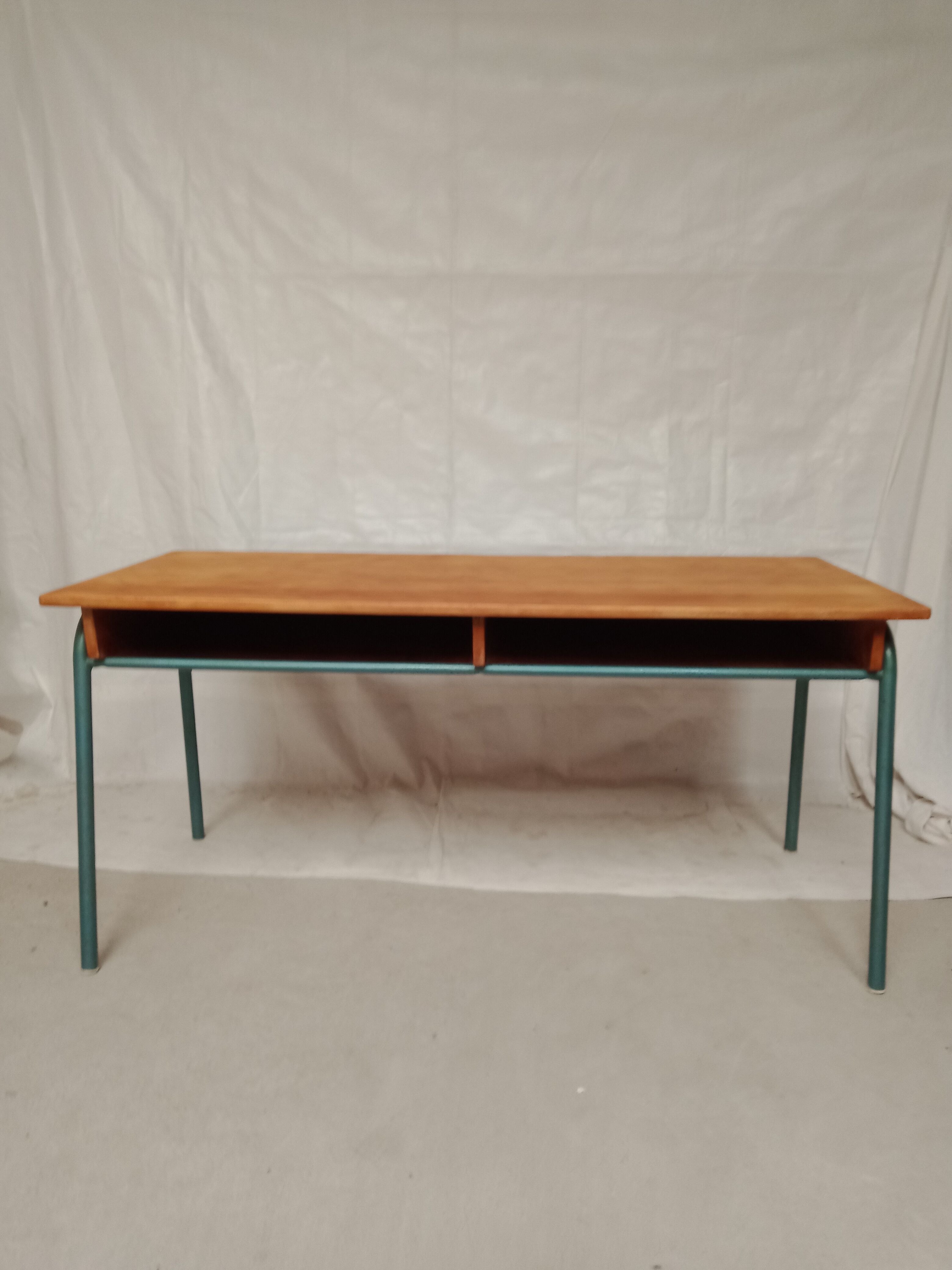 School desk table