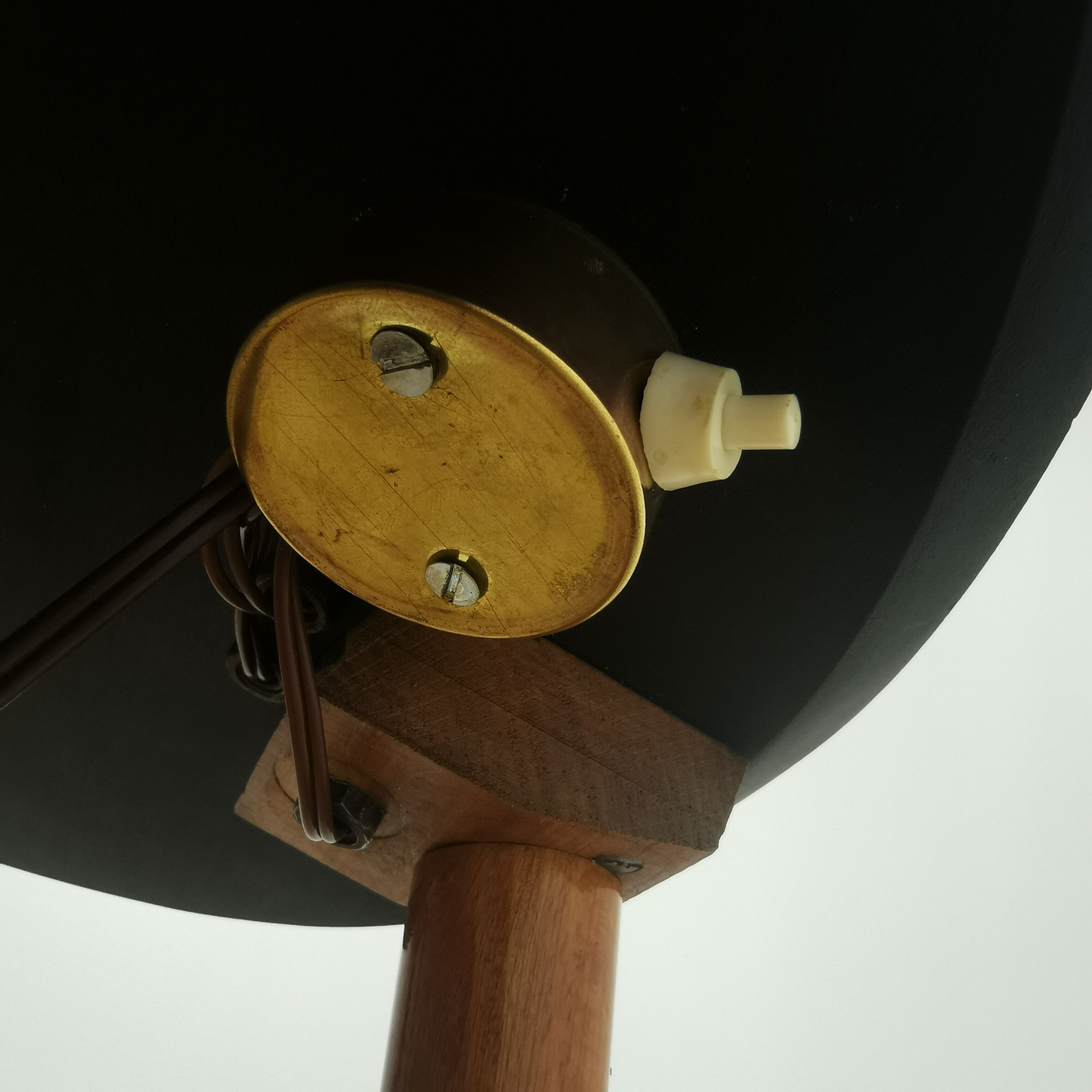 Lampadaire tripode avec tablette 60