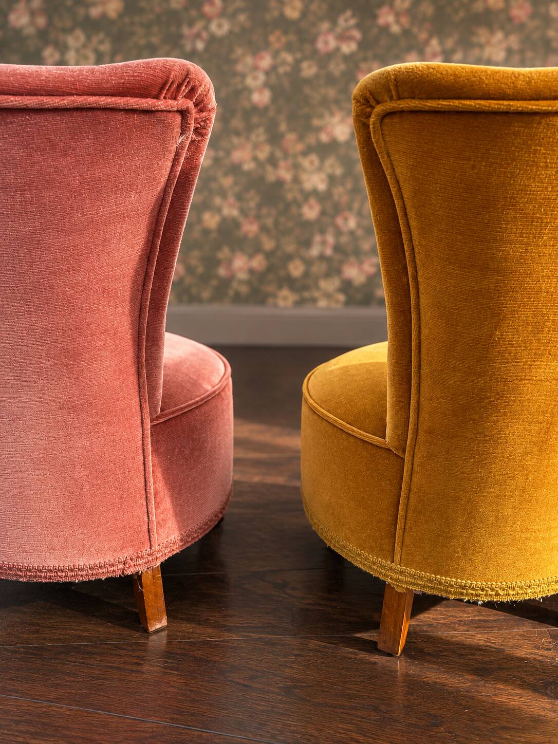 Chauffeuse vintage jaune moutarde en velours – une touche de soleil