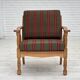 Fauteuil danois des années 1970, revêtement en laine verte, bois de chêne massif.
