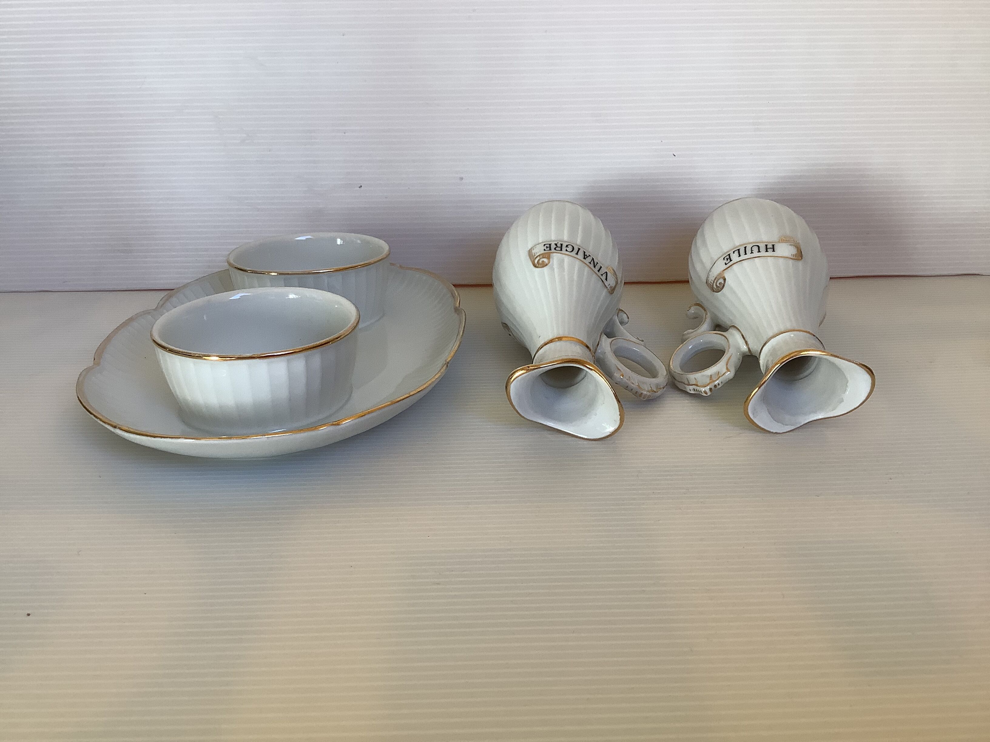Ancient oil and vinegar service