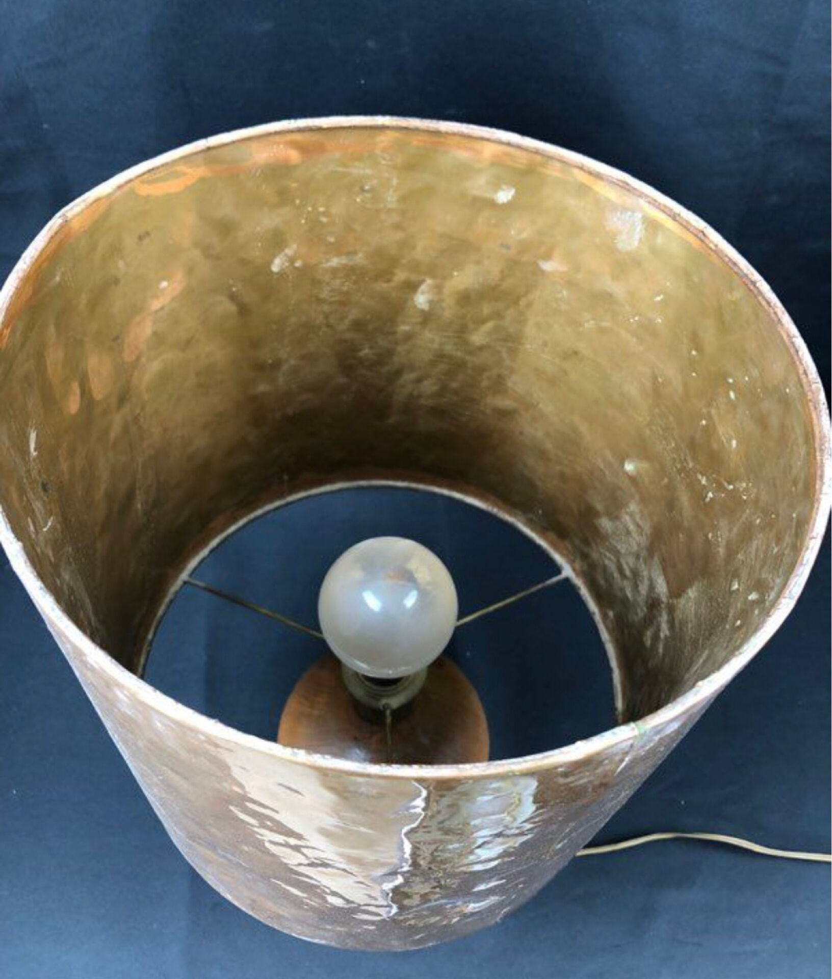 Vintage modernist lamp in wood and hammered copper.