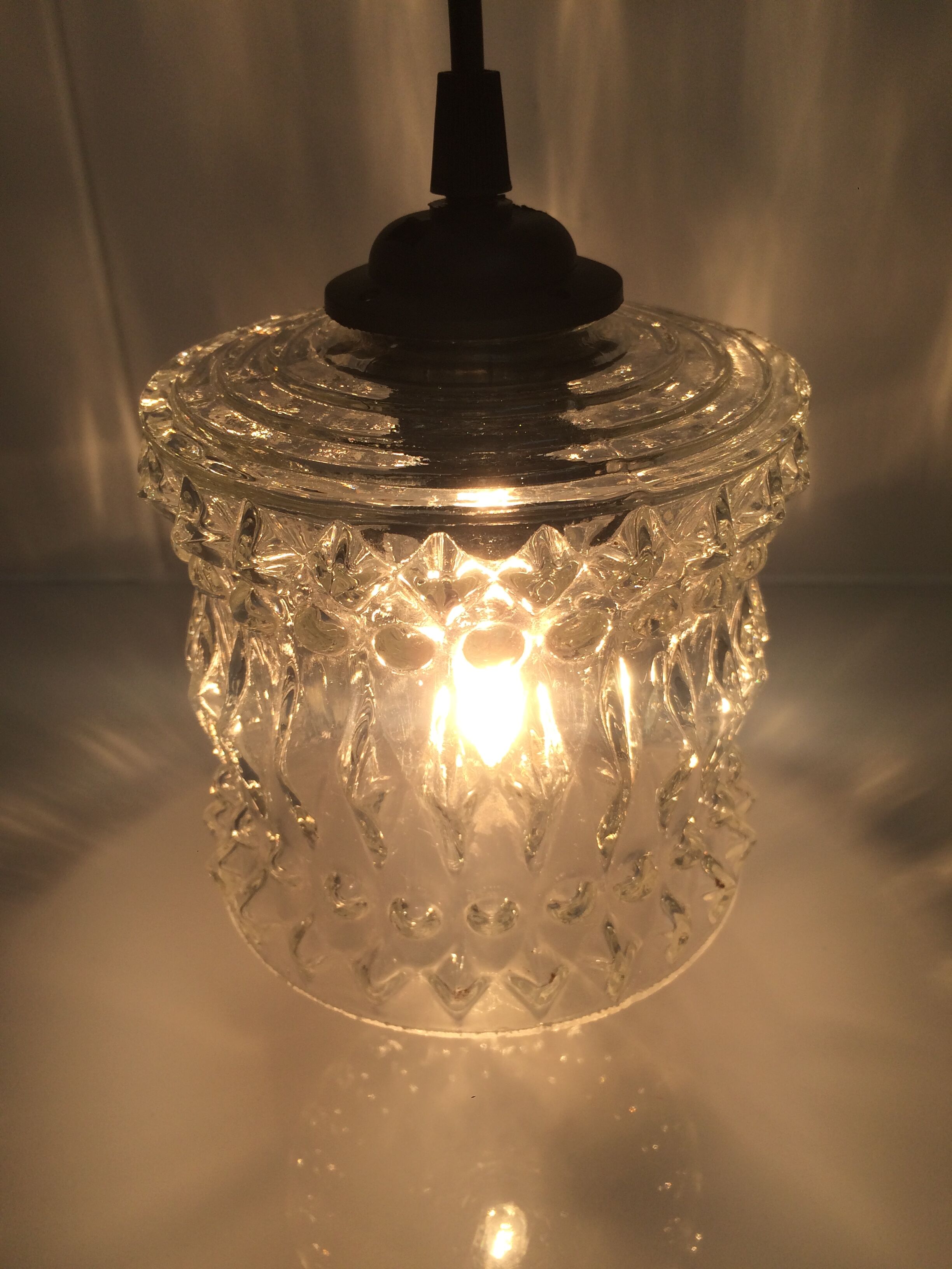 Chiseled glass suspension