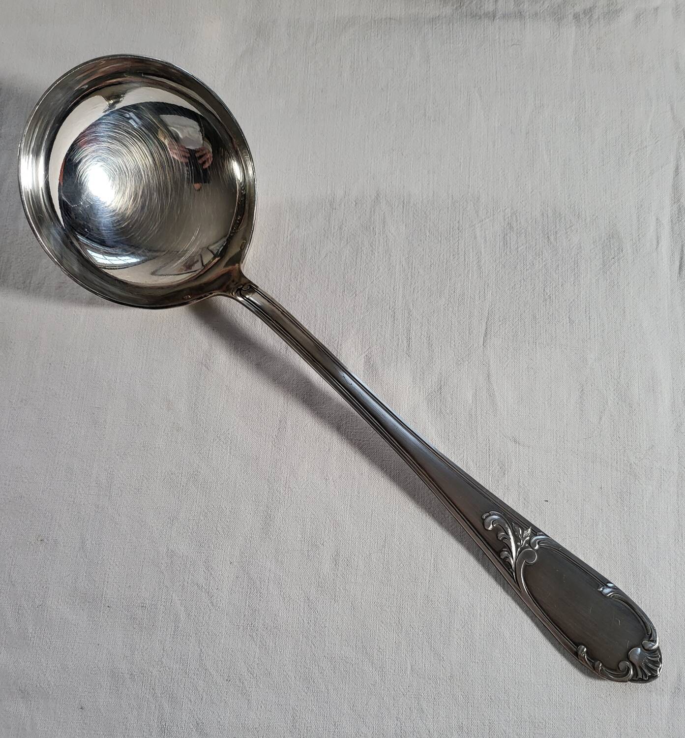 SOH silver metal ladle with shell/foliage decor