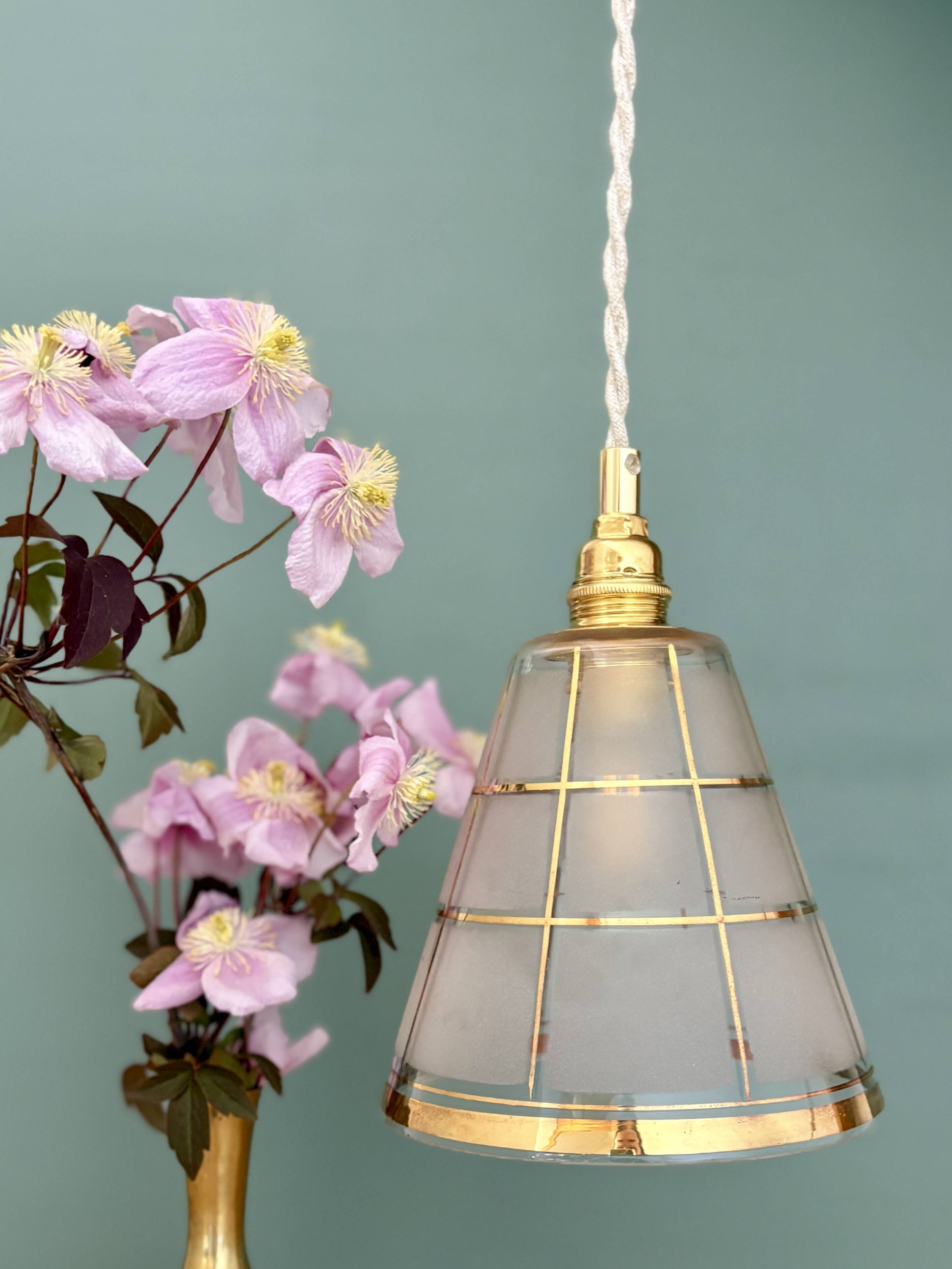 Suspension tulipe vintage en verre blanc et or