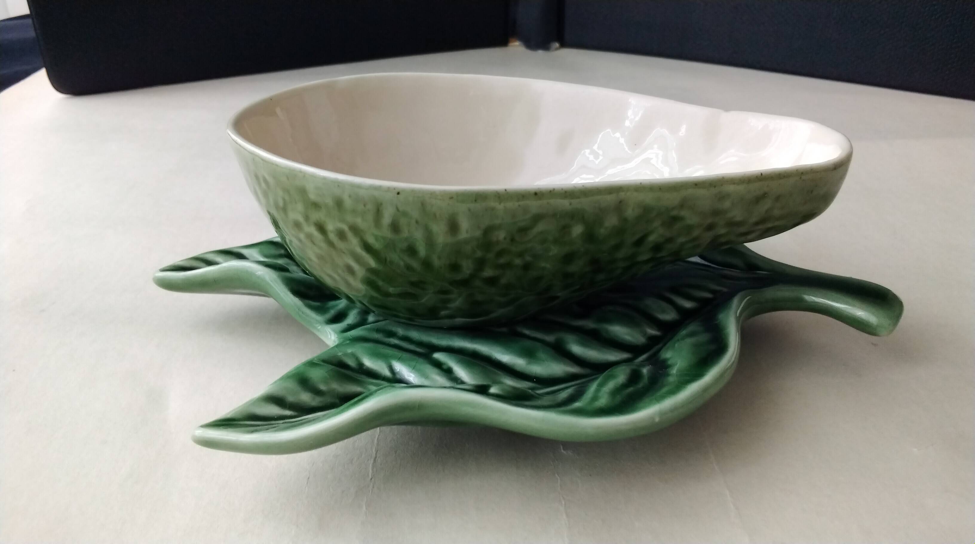 Portuguese slipware sauceboat Bornalo Pinheiro