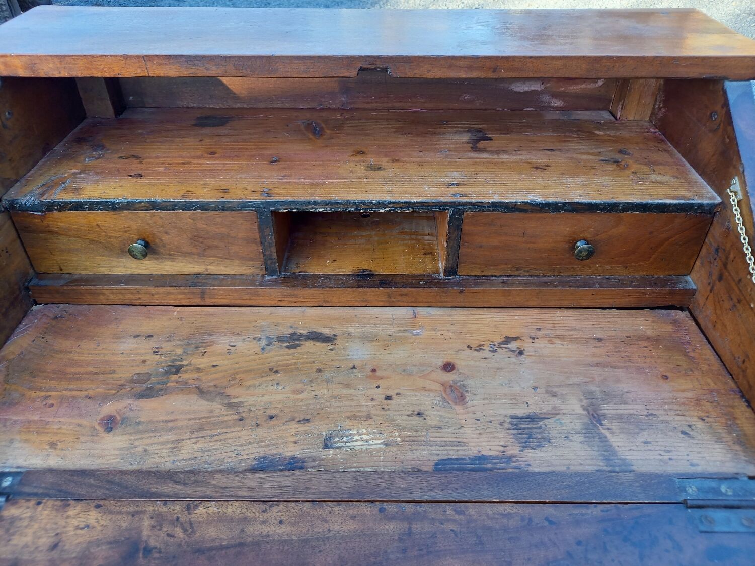 Speed bump desk Louis XVI