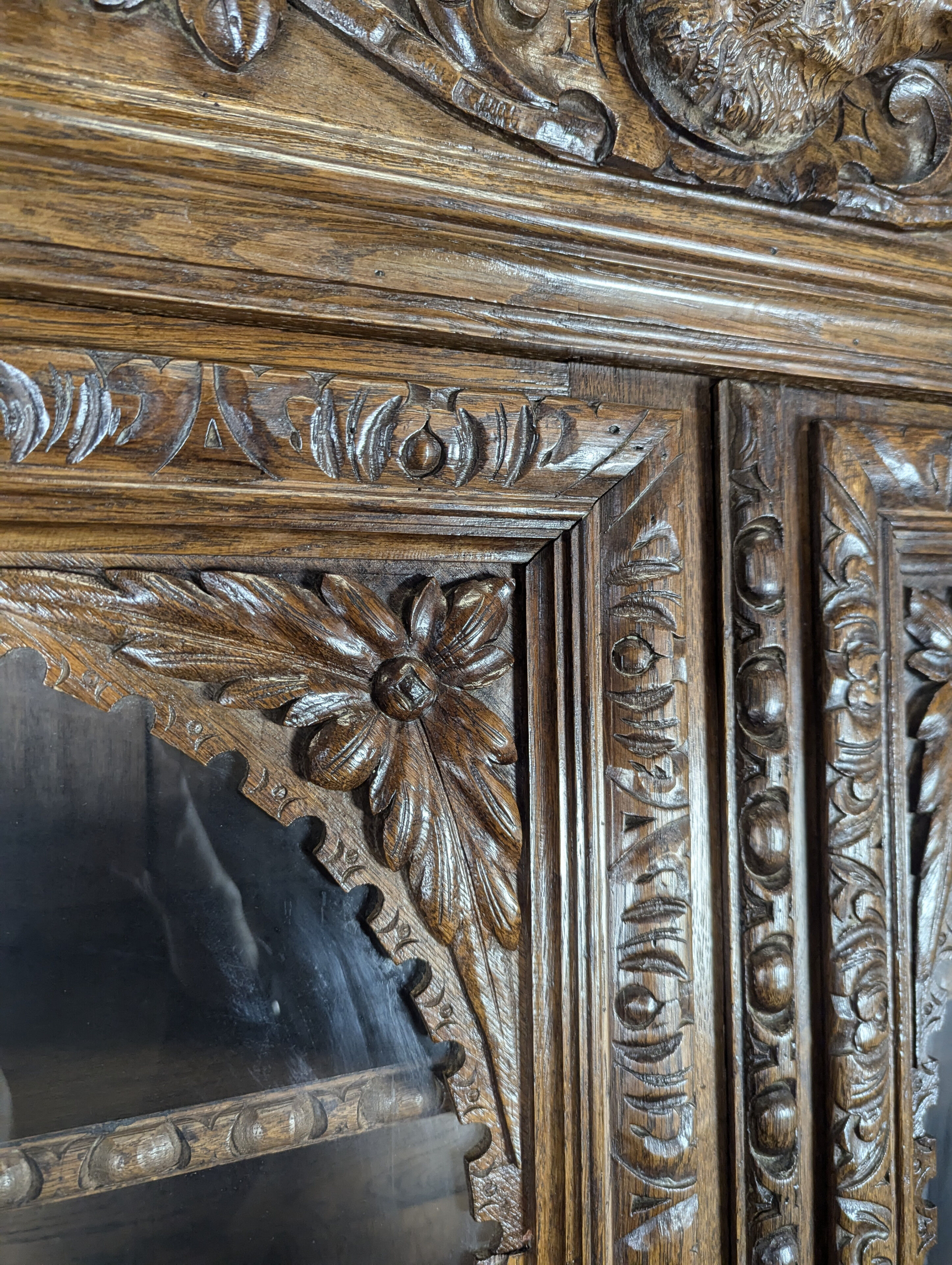 Renaissance style hunting cabinet in walnut