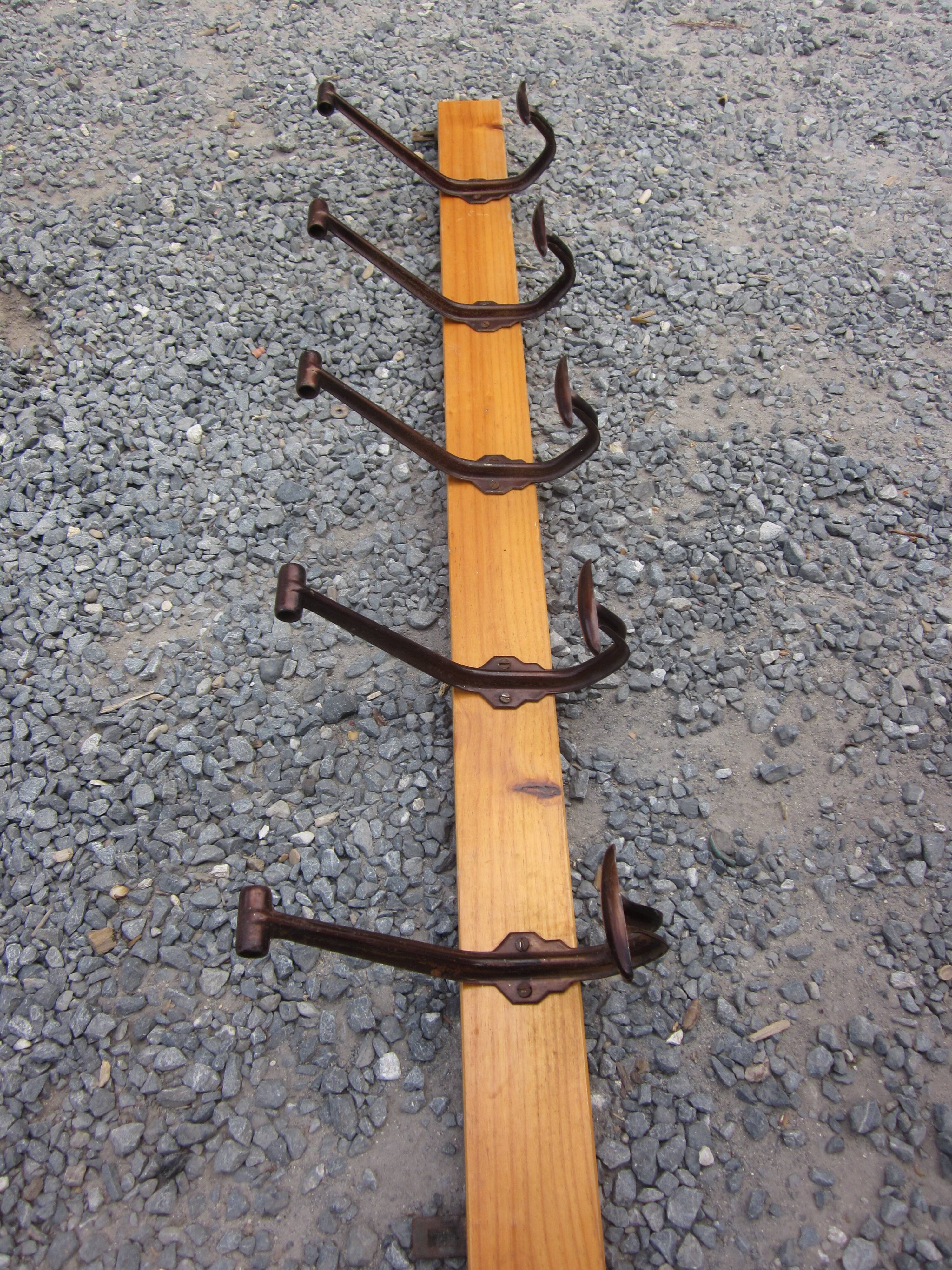 Door industrial coat a 5 hooks