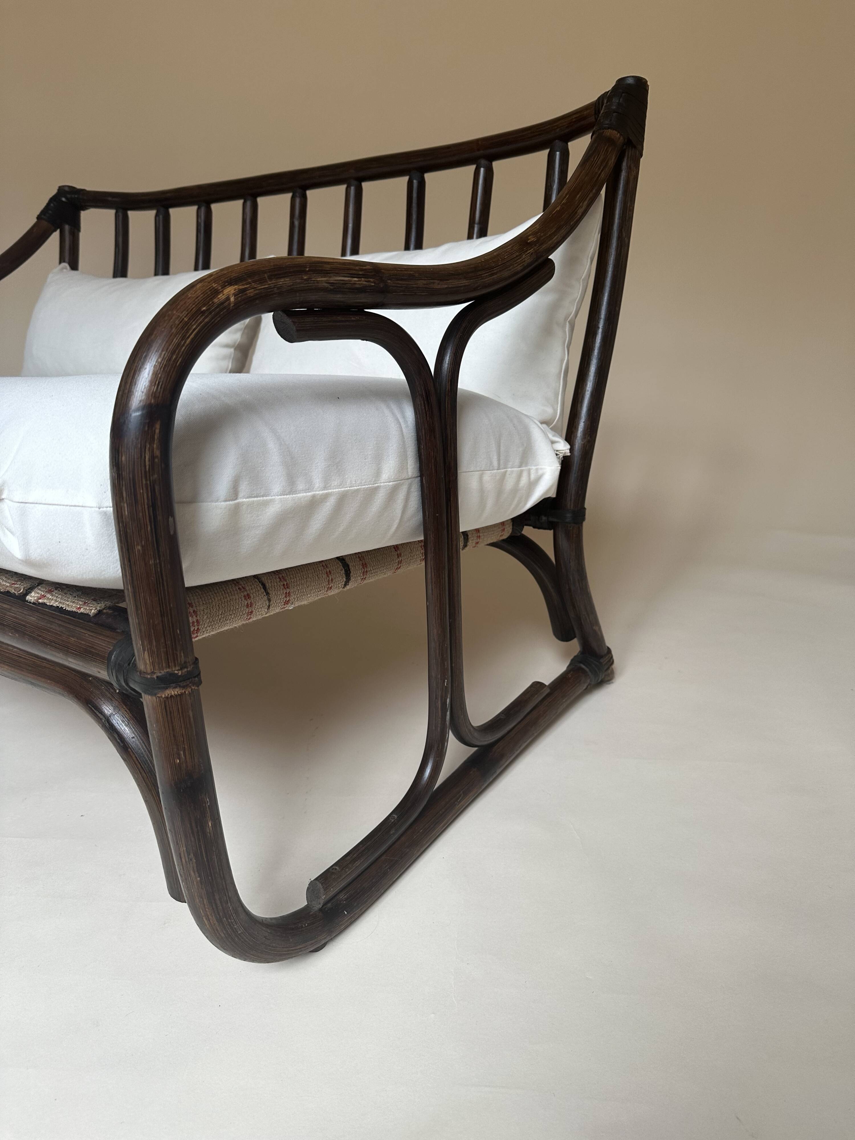 Two-seater rattan bench