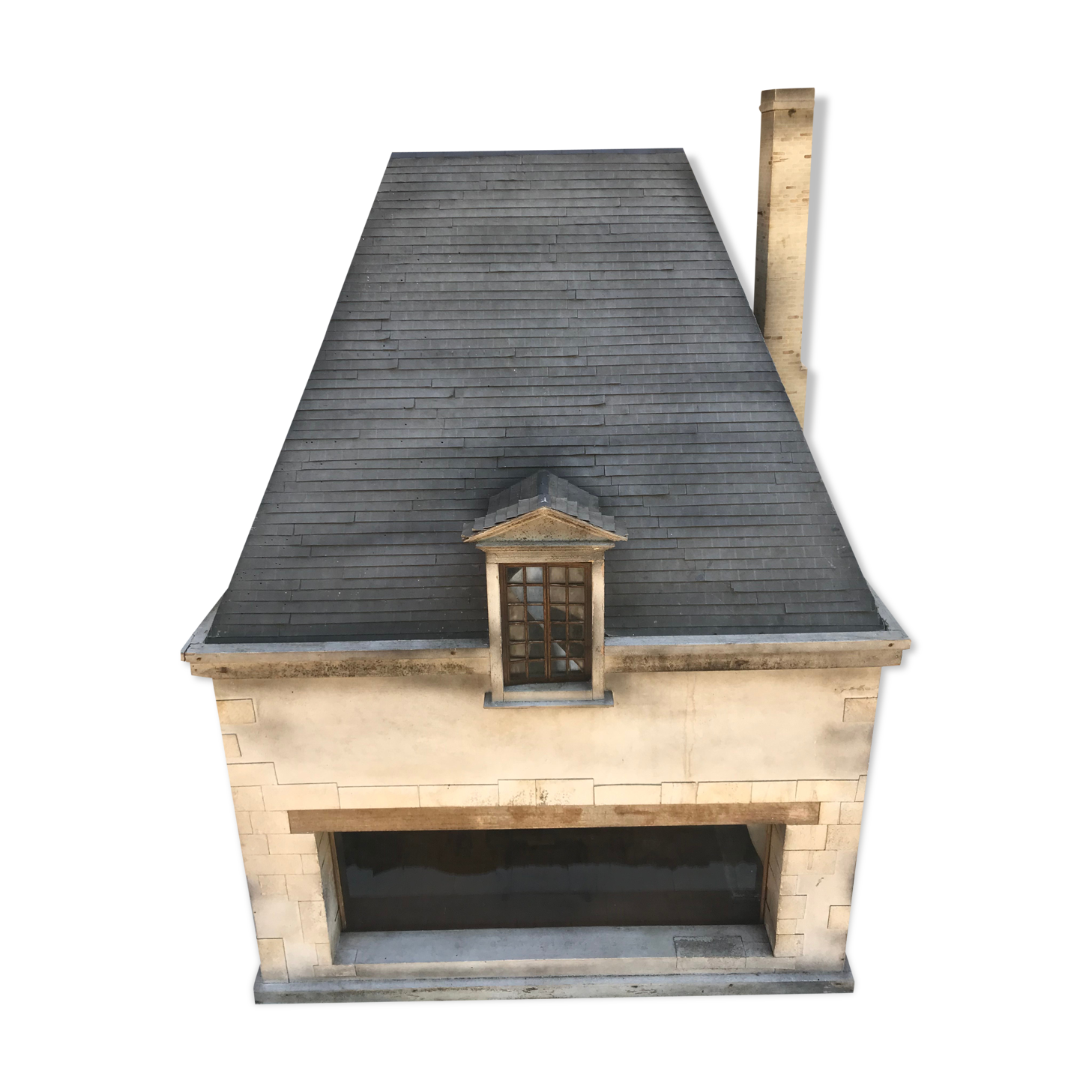 Ancienne maison de poupée