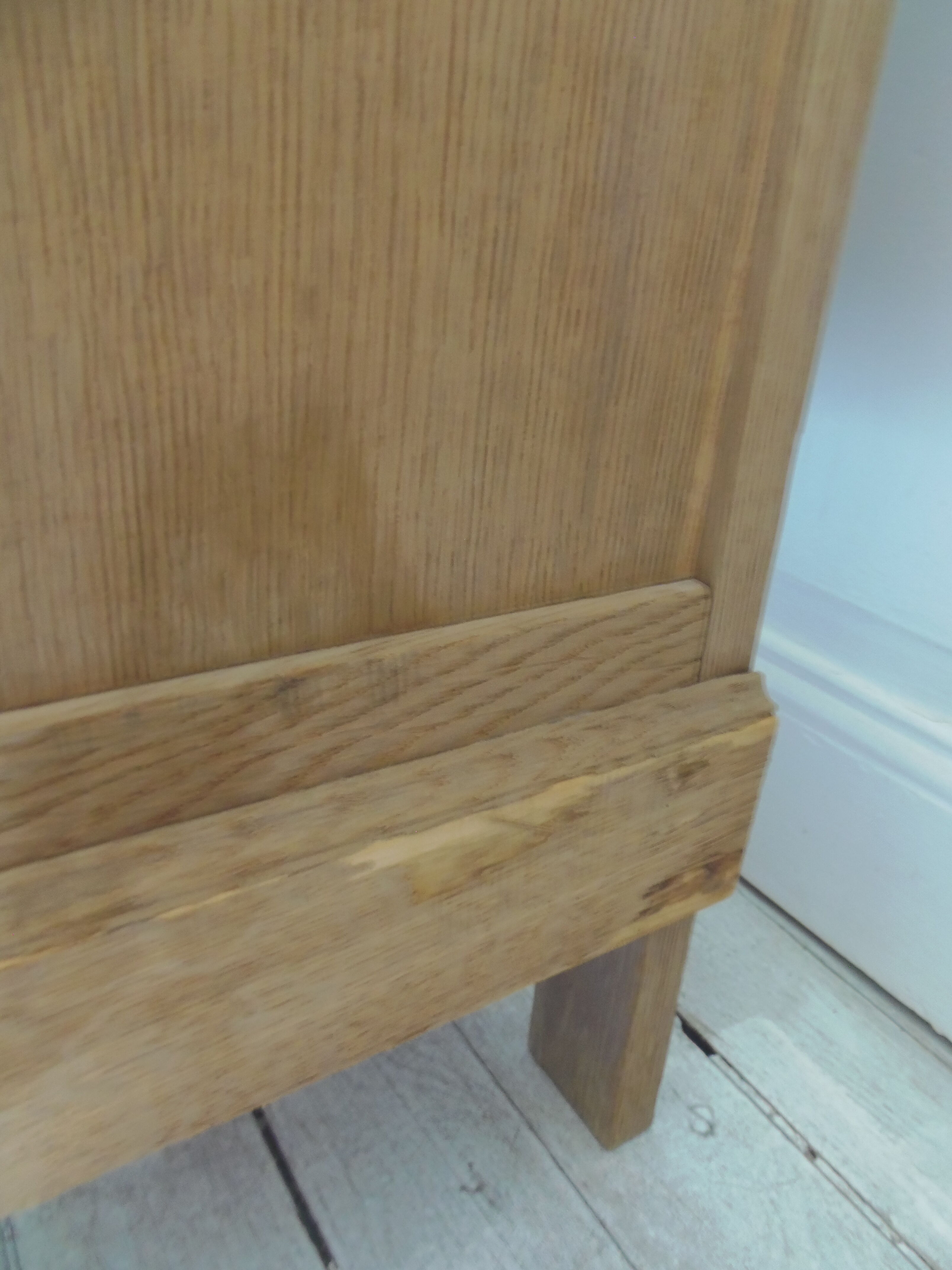 Vintage shallow oak sideboard, 2 drawers, 2 doors, 1 shelf.
