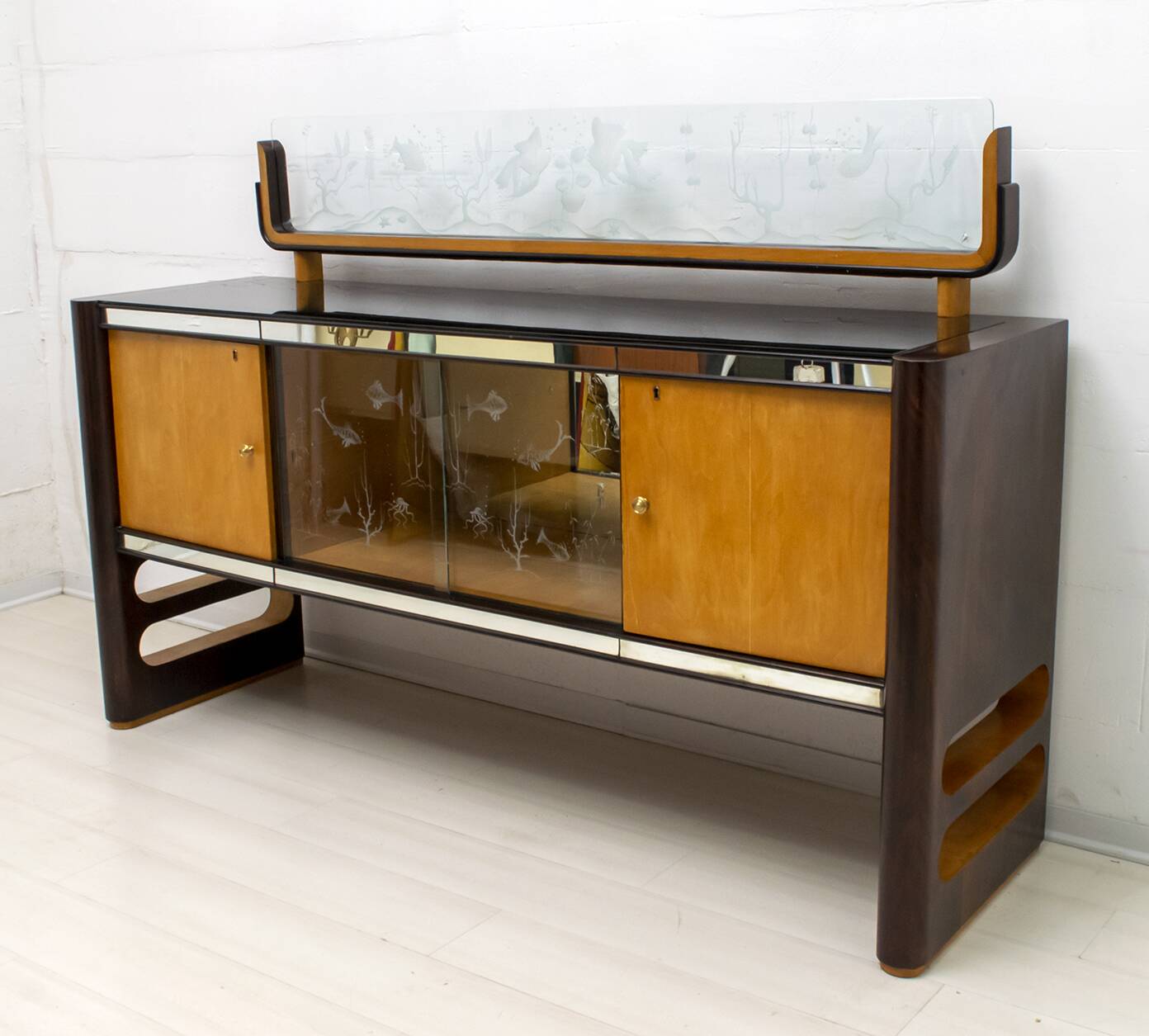 Osvaldo Borsani Mid-Century Modern Italian Walnut and Maple Sideboard, 1950