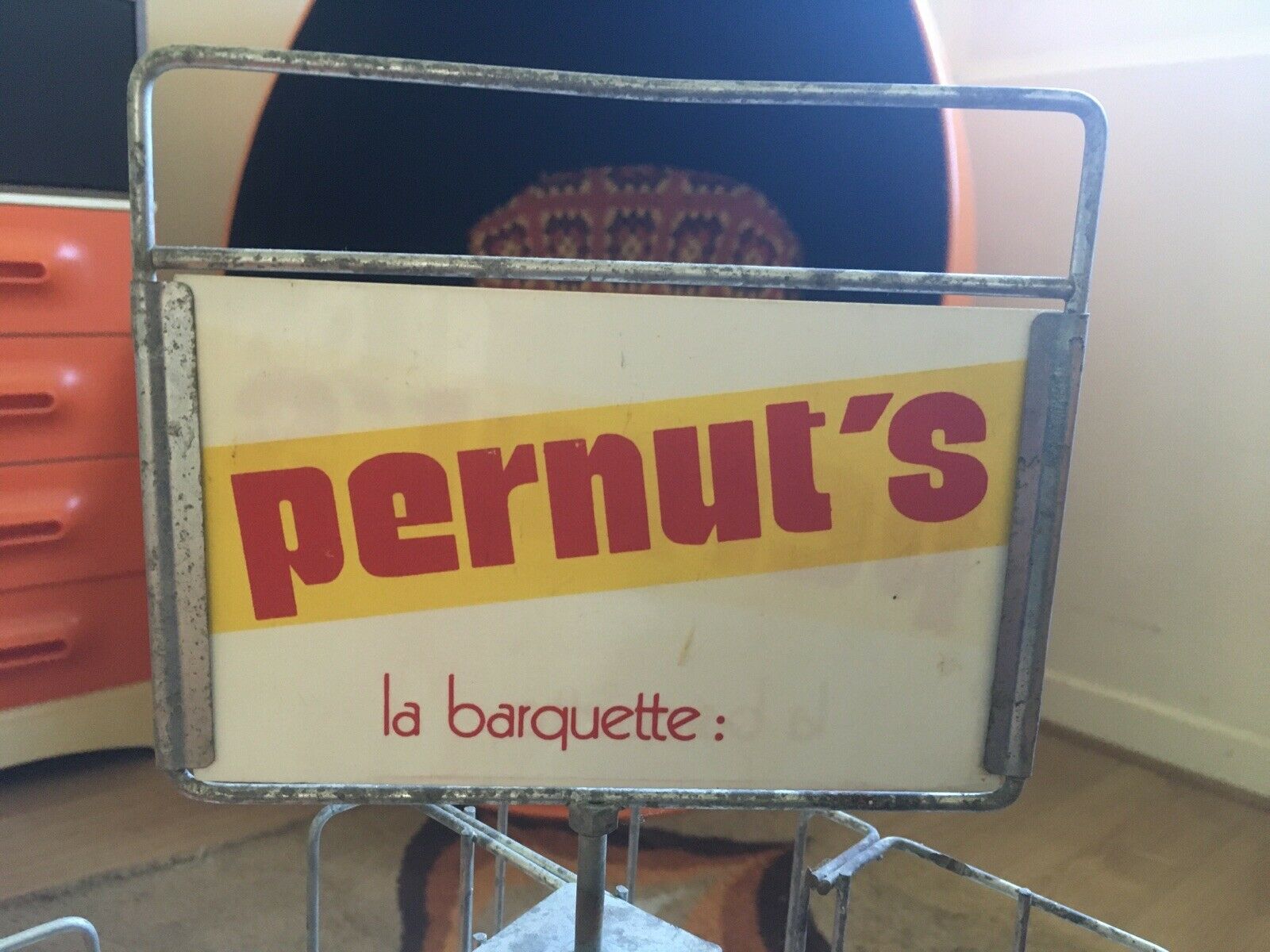 Presenter of peanut bistro counter pernut's 60's vintage