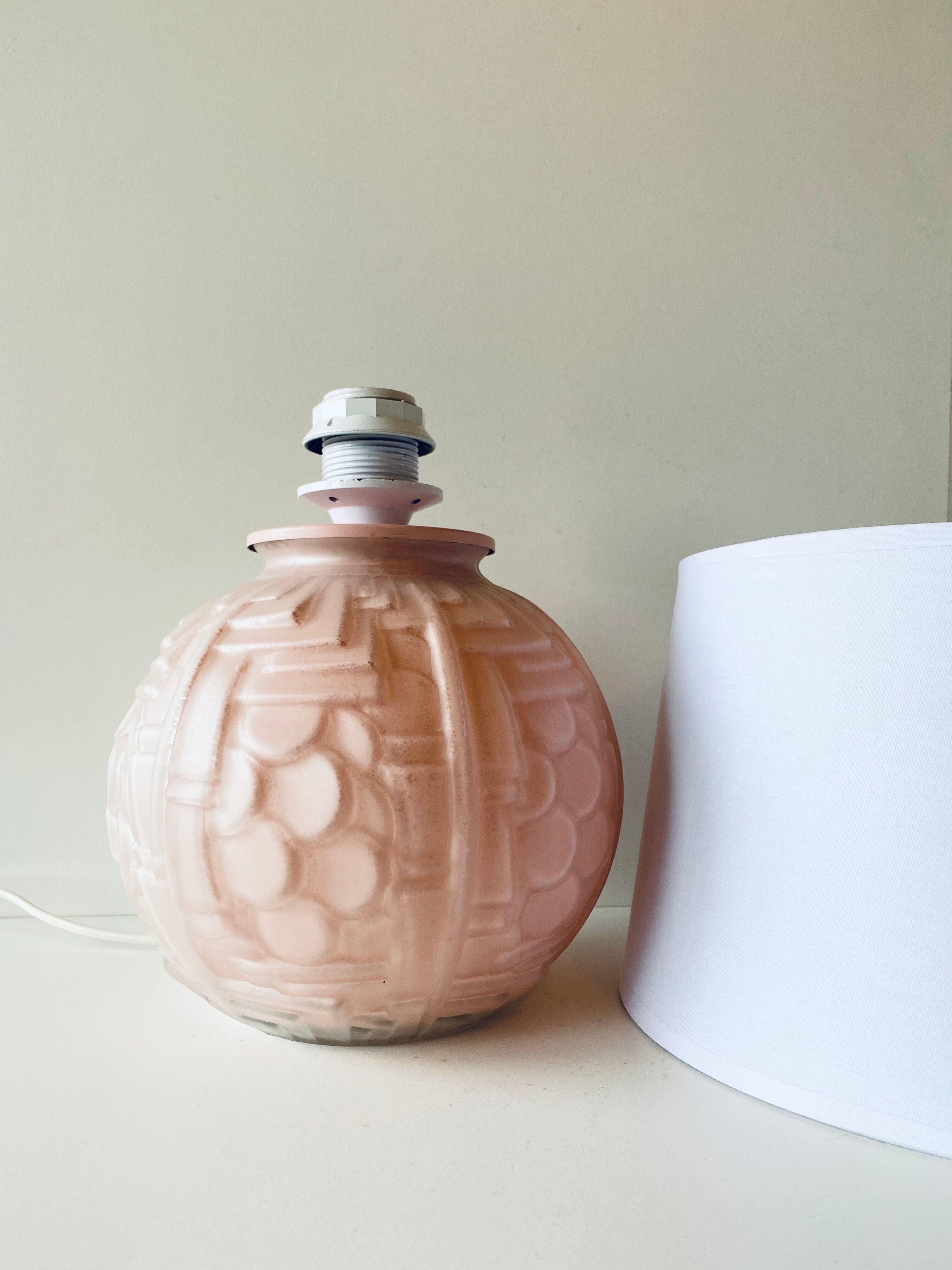 Art deco lamp in powder pink glass