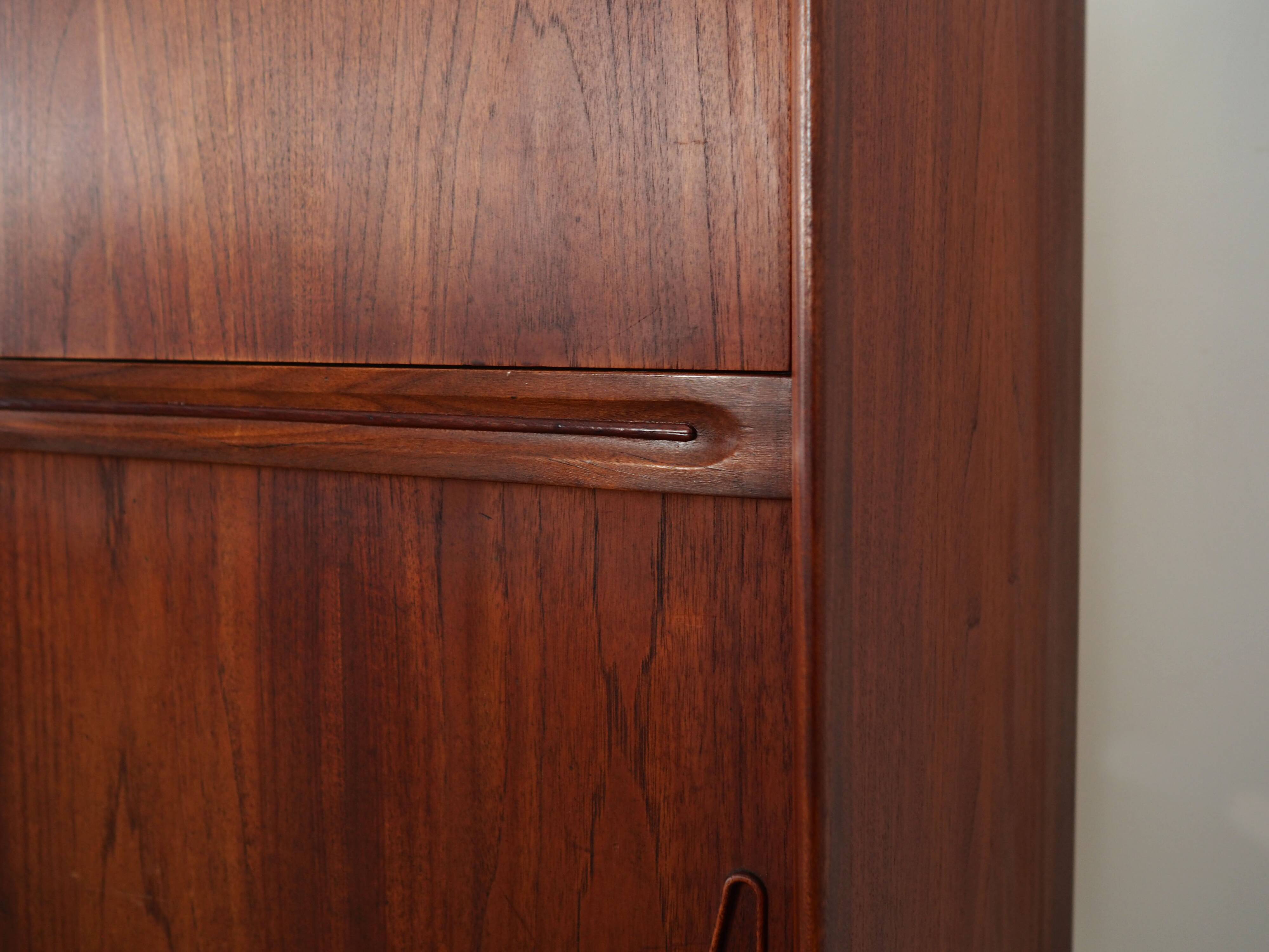 Buffet haut en teck, design danois, années 1970, production : Danemark