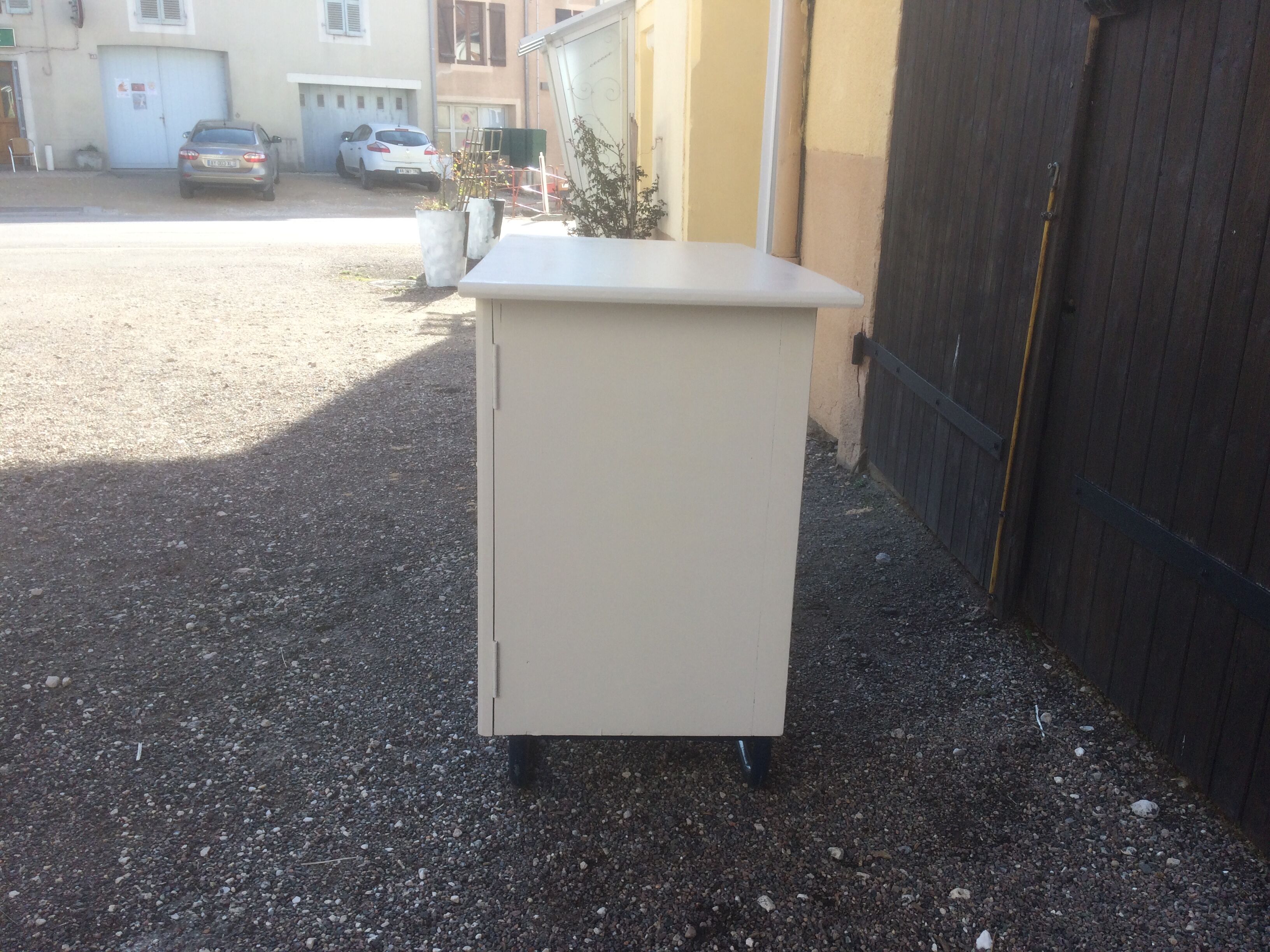 Child desk