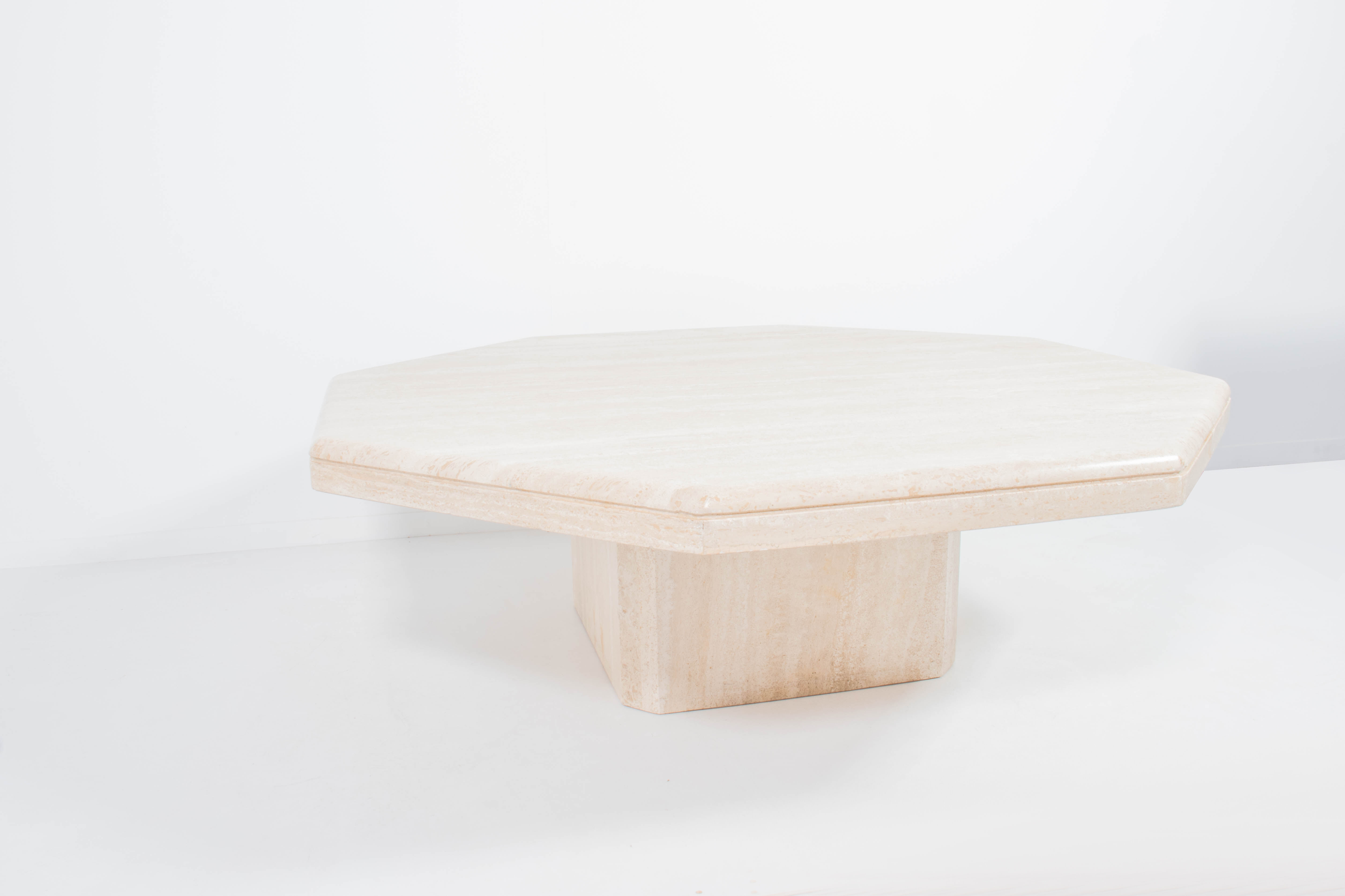 Table basse en travertin