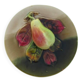 Assiette en barbotine poire