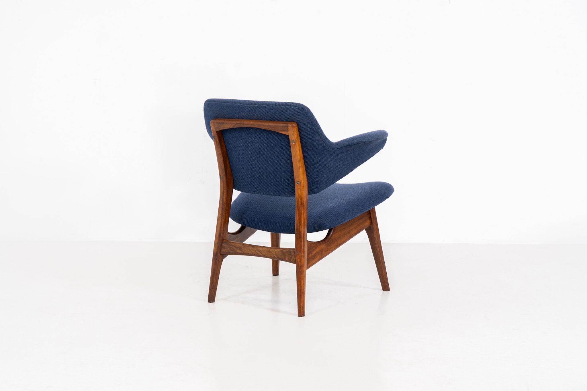 “Pinguin” armchair by Louis van Teeffelen for Wébé