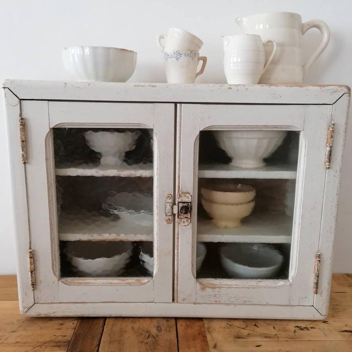Toilet wall cabinet or pharmacy