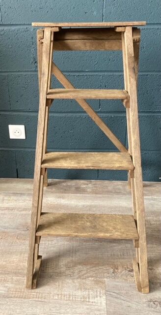 Stepladder decorated in old oak