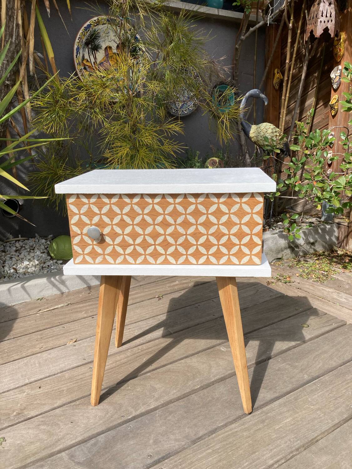 Beautiful vintage bedside table with tapered legs, Scandinavian/pop style in raw white.
