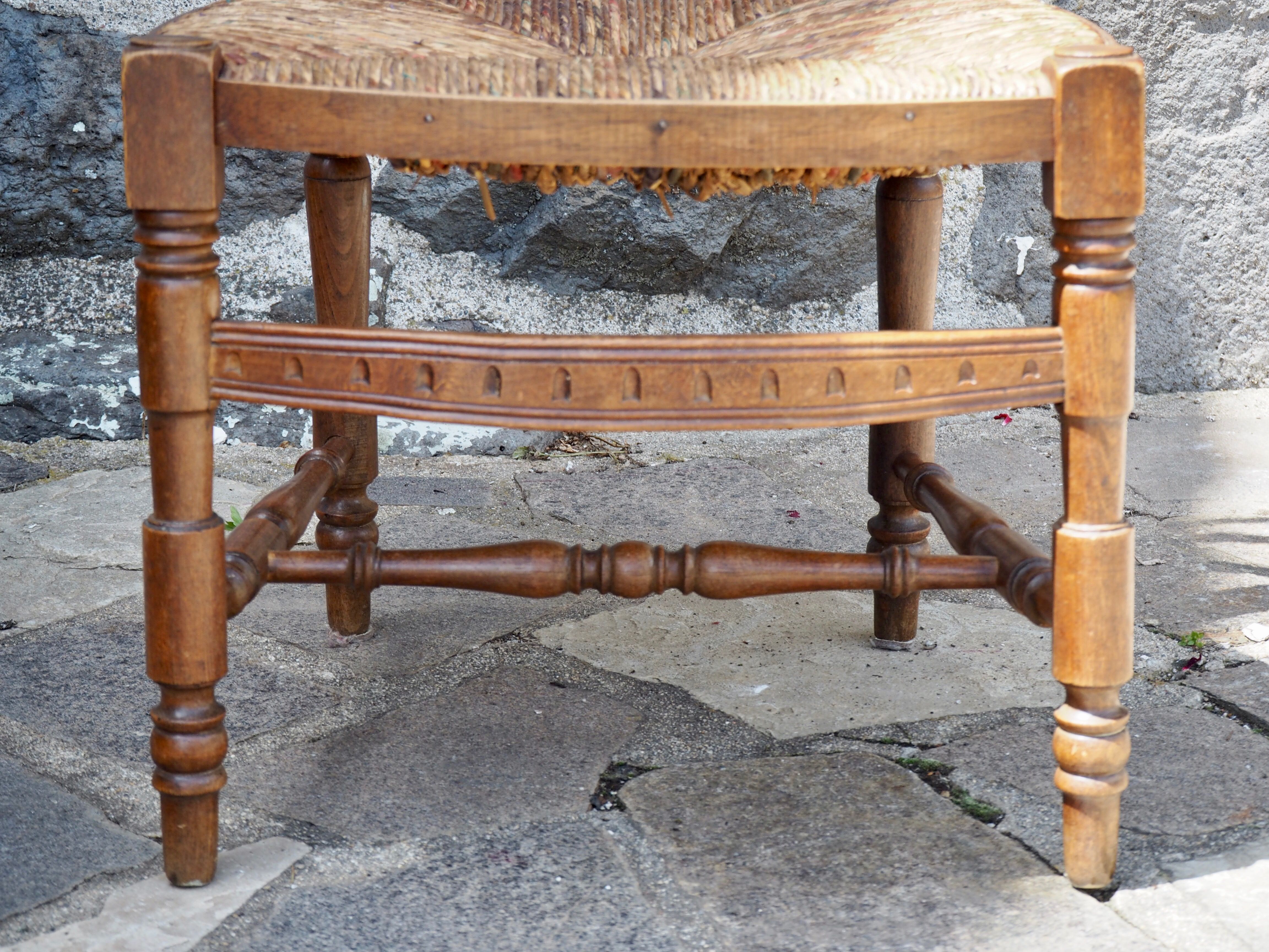 Carved mulched nanny chair