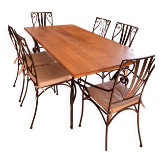 Table à manger en bois avec 6 chaises en fer forgé