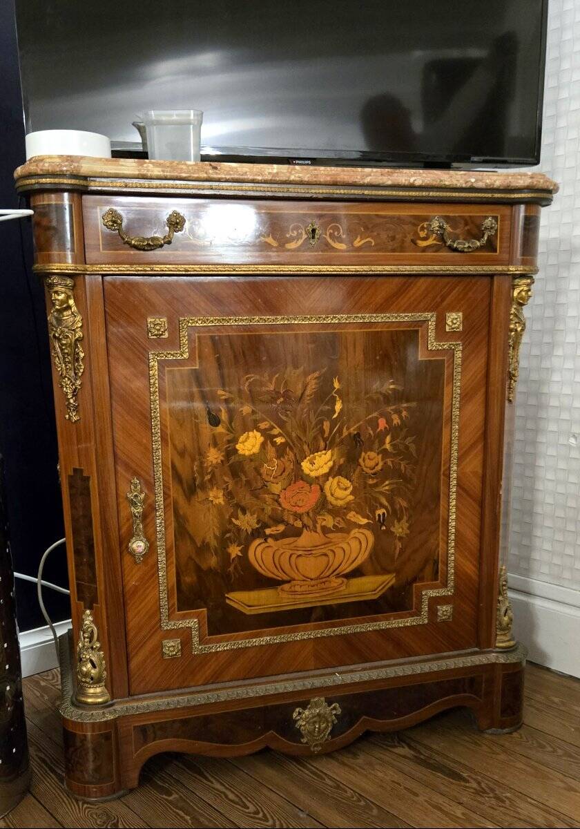 Support furniture in precious wood marquetry, richly decorated with floral marquetry.