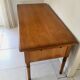Bureau style Directoire 5 tiroirs et tablettes latérales