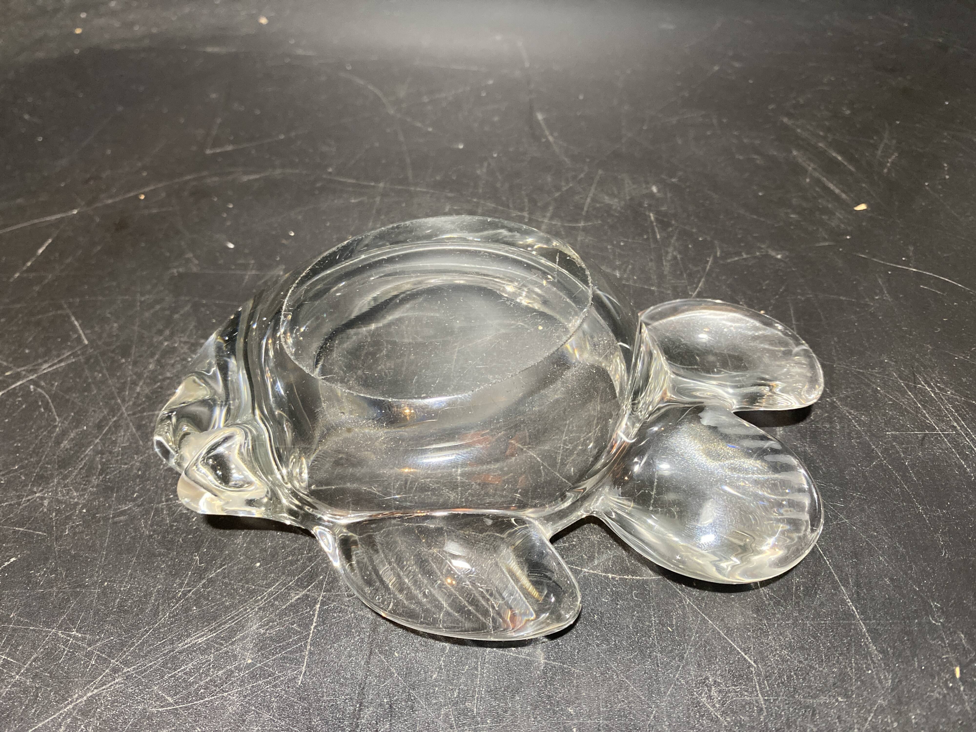 Tidy in the shape of glass fish