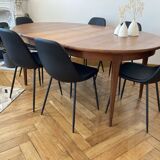 Extendable Scandinavian table