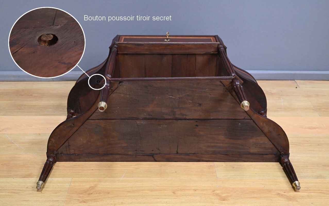 Console in mahogany and marble, Louis XVI period – late 18th century.