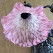 Apply 2 pink tulip Art Nouveau wall lights.