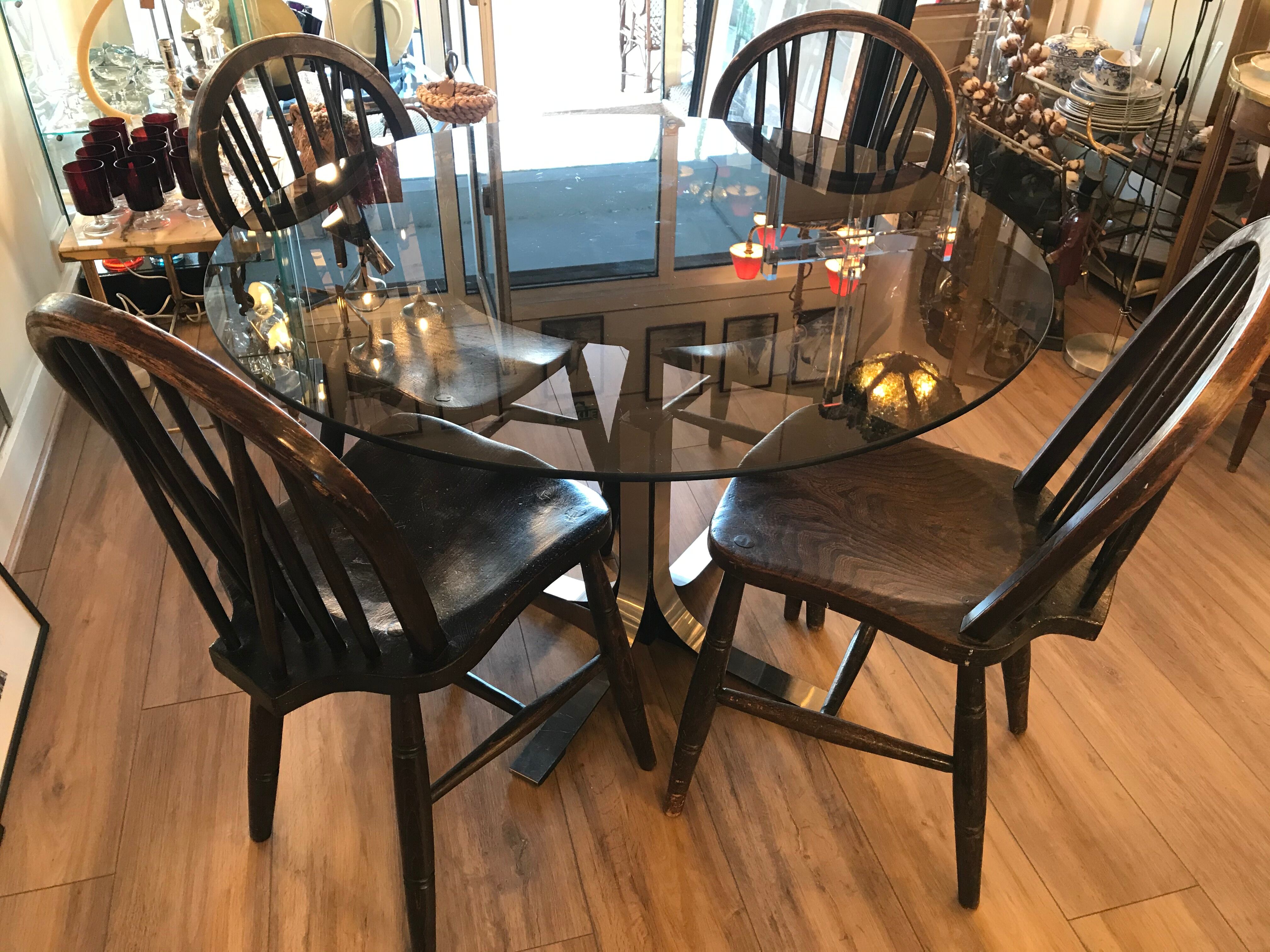 Smoky glass liftable round table